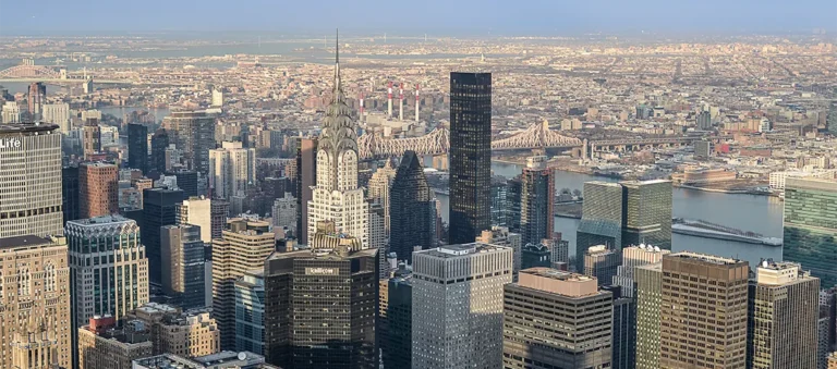 Wall Street am Vormittag, Boot am Nachmittag, Empire State bei Nacht