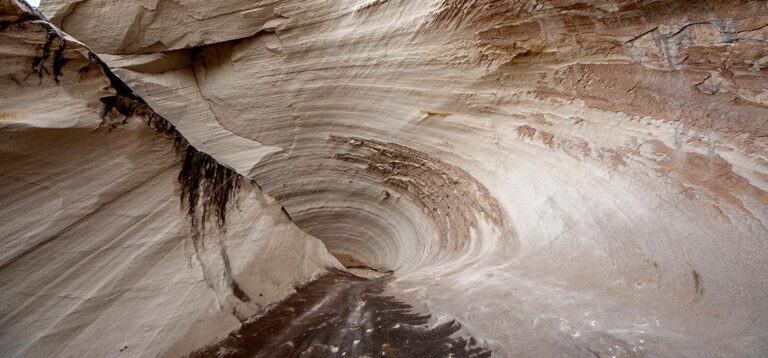 Ein zurückgebendes Wave Permit, schlimme Strassenverhältnisse und „The White Wave“