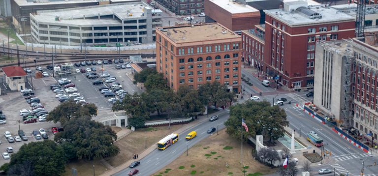 Auf den Spuren zweier Präsidenten : Das George W. Bush Museum und das 6th Floor Museum