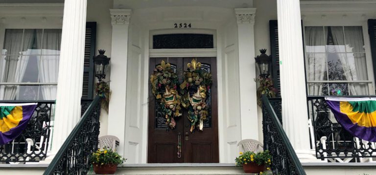 Lebhafte Lundi Gras in New Orleans: Ein Tag voller Parade, Party und Genuss