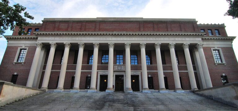 Harvard University und Airline-Albtraum: Das abenteuerliche Missgeschick mit Air Berlin
