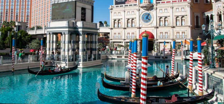 Viva Las Vegas! Von Casinos über den Eiffelturm bis hin zu einer neuen Tradition