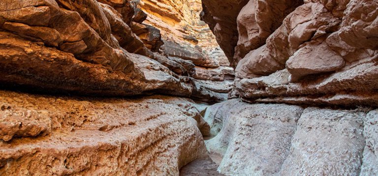Magischer Hike durch den Cathedral Wash & ein zauberhafter Sonnenuntergang am Lake Powell