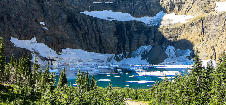 Von Panoramastraßen, Gletscherseen und Grizzlys: Ein Tag im Glacier National Park