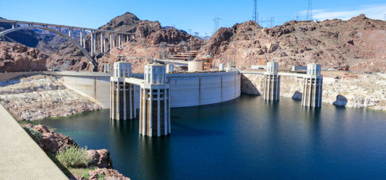 Roadtrip durch die Zeit: Von Las Vegas zum Hooverdam und via Route 66 zu wilden Eseln