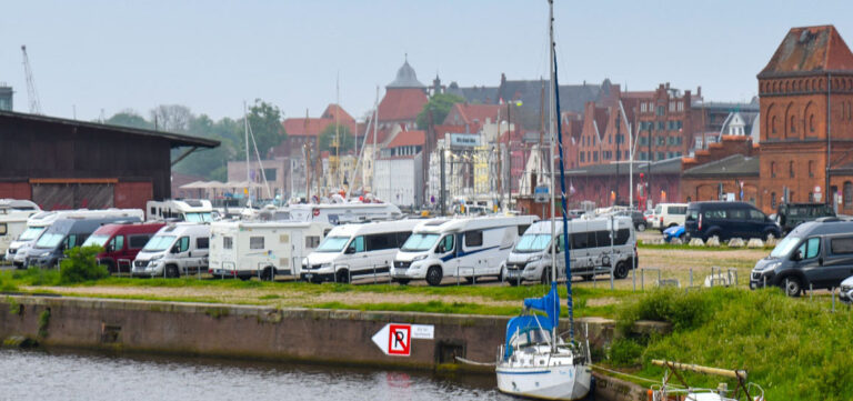 Wohnmobilstellplatz Media Docks  | Lübeck | ⭐️⭐️