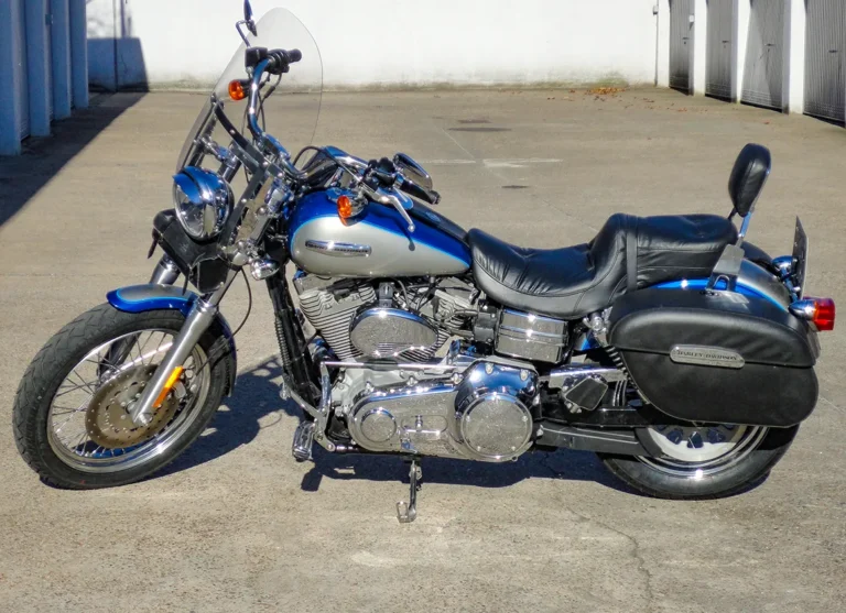 Harley Davidson Dyna Superglide Custom (2011)