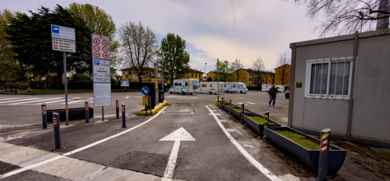 Parcheggio Camper Luporini | Lucca