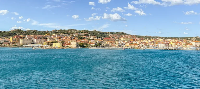 Wetter-Lotto auf Sardinien: Wie wir dem Regen davonfuhren und ein kulinarisches Highlight auf Maddalena fanden