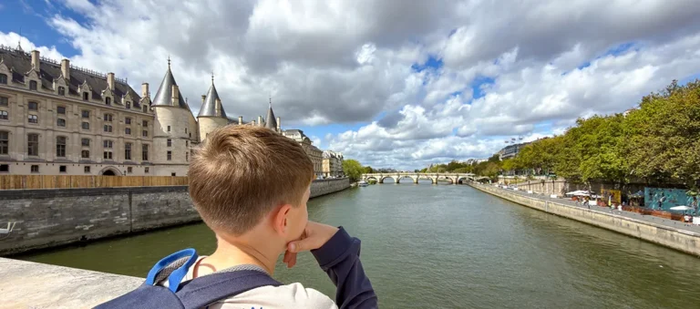 Ferienbetreuung mal anders – Ulm, München, Paris und 1.592 Stufen