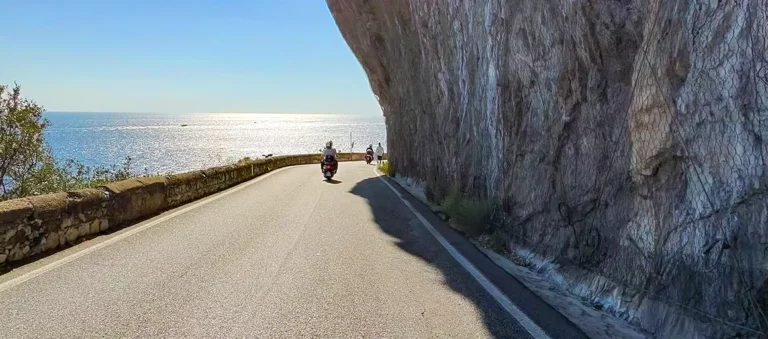 Mit den Vespas auf der Amalfitana